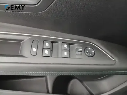 Photo 11 Peugeot 3008  Hybrid 225 e-EAT8