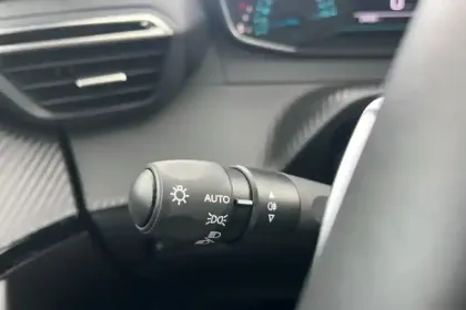 Photo 23 Peugeot 2008  Hybrid 145 e-DCS6