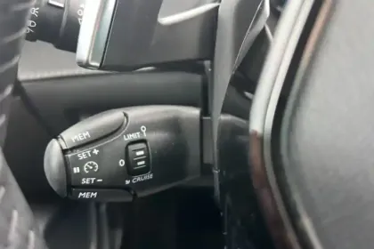 Photo 22 Peugeot 2008  Hybrid 145 e-DCS6