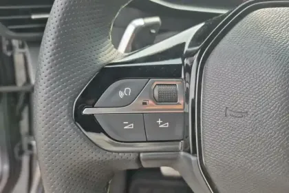 Photo 18 Peugeot 2008  Hybrid 145 e-DCS6