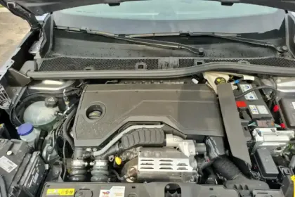 Photo 15 Peugeot 2008  Hybrid 145 e-DCS6