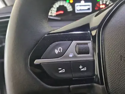 Photo 30 Peugeot 208  PureTech 75 S&S BVM5