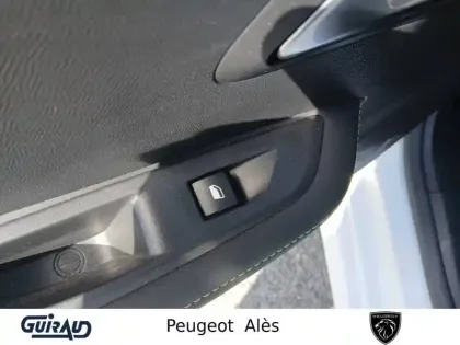 Photo 13 Peugeot 208  Hybrid 145 ch e-DCS6