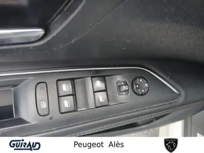 Photo 12 Peugeot 3008  Hybrid 136 e-DCS6