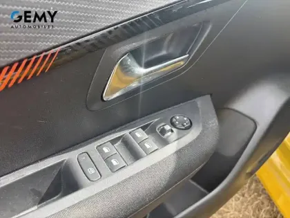Photo 12 Peugeot 208  PureTech 75 S&S BVM5