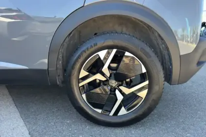 Photo 11 Peugeot 2008  PureTech 130 S&S EAT8