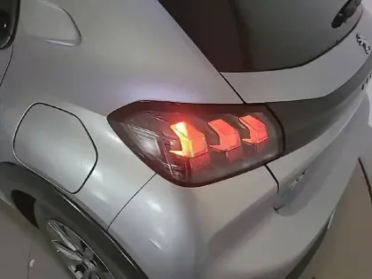 Photo 23 Peugeot 208  Electrique 50 kWh 136ch