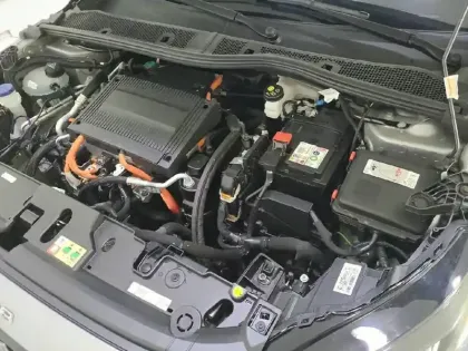 Photo 21 Peugeot 208  Electrique 50 kWh 136ch