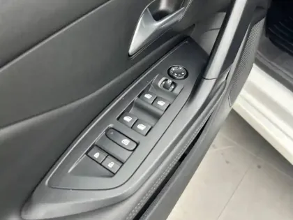 Photo 17 Peugeot 308  PureTech 130ch S&S BVM6