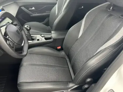 Photo 10 Peugeot 308  PureTech 130ch S&S BVM6