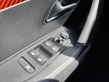 Photo 17 Peugeot 2008  Electrique 136 ch
