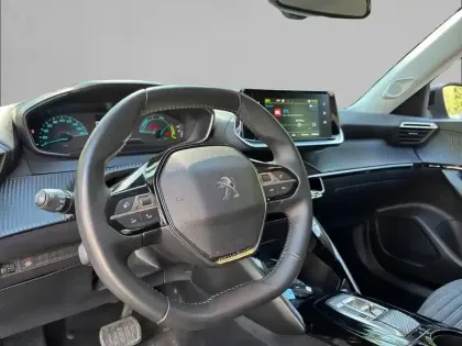 Photo 7 Peugeot 2008  Electrique 136 ch