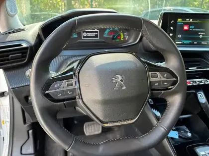 Photo 8 Peugeot 2008  Electrique 136 ch