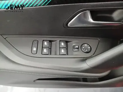 Photo 11 Peugeot 2008  PureTech 100 S&S BVM6