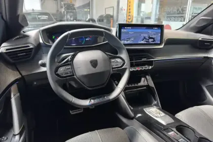 Photo 23 Peugeot 208  Hybrid 145 ch e-DCS6