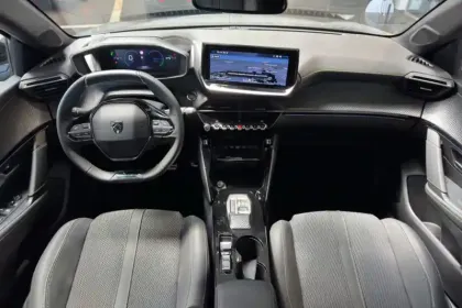 Photo 15 Peugeot 208  Hybrid 145 ch e-DCS6