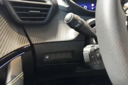 Photo 19 Peugeot 208  Hybrid 145 ch e-DCS6