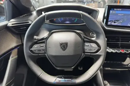 Photo 16 Peugeot 208  Hybrid 145 ch e-DCS6