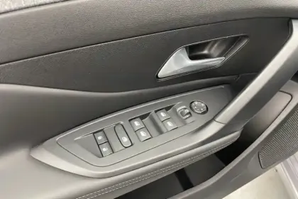 Photo 14 Peugeot 308  BlueHDi 130ch S&S EAT8