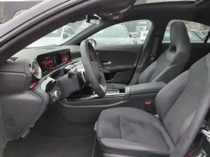 Photo 32 Mercedes CLA  200 d Coupé AMG Line