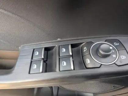 Photo 11 Ford Kuga  2.5 Duratec 180ch Hybrid FlexiFuel ST-Line Powershift