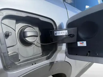 Photo 9 Peugeot 3008  1.2 Hybrid 136ch GT e-DCS6