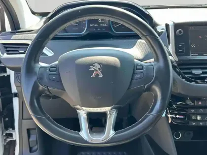Photo 11 Peugeot 2008  1.2 PureTech 110ch E6.c Allure S&S EAT6