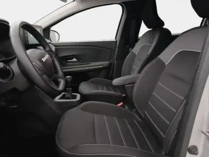 Photo 13 Dacia Jogger  1.0 TCe 110ch SL Extreme+ 7 places
