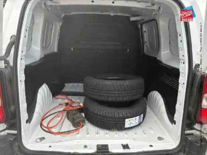 Photo 13 Peugeot Partner  Standard 800kg 100 kW Batterie 50 kWh Premium