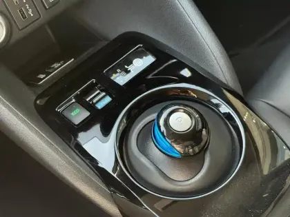 Photo 15 Nissan Leaf  150ch 40kWh N-Connecta 22