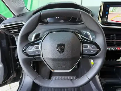 Photo 9 Peugeot 208  1.2 Hybrid 110ch Allure e-DCS6