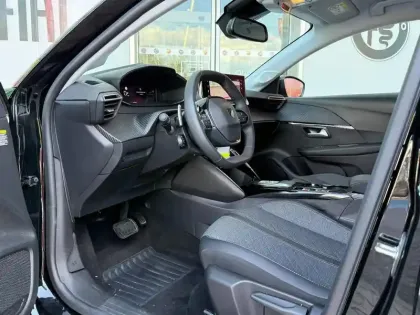 Photo 6 Peugeot 208  1.2 Hybrid 110ch Allure e-DCS6