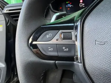Photo 10 Peugeot 208  1.2 Hybrid 110ch Allure e-DCS6