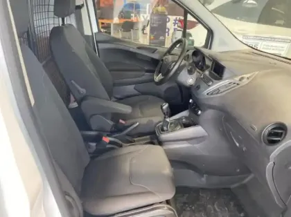 Photo 19 Ford Transit Courier Fourgonnette 1.5 TDCI 100ch Stop&Start Trend