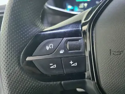 Photo 39 Peugeot 208  Electrique 50 kWh 136ch