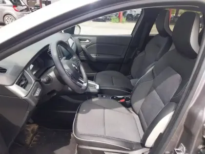 Photo 8 Renault Captur  E-Tech full hybrid 145