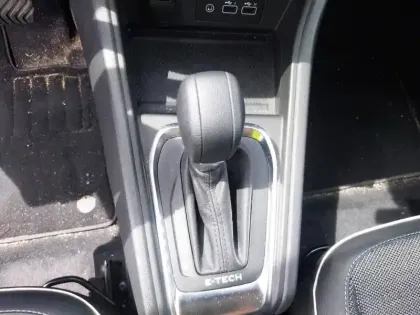 Photo 12 Renault Captur  E-Tech full hybrid 145