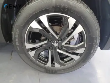 Photo 10 Peugeot 2008  PureTech 130 S&S BVM6