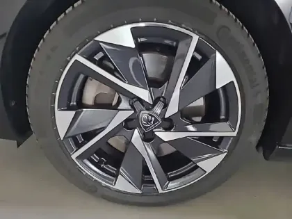 Photo 32 Peugeot 308  SW PHEV 180 e-EAT8