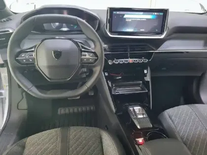 Photo 27 Peugeot 2008  Electrique 54 kWh 156 ch