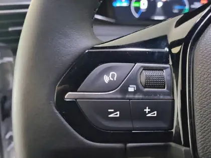 Photo 29 Peugeot 2008  Electrique 54 kWh 156 ch
