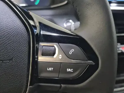 Photo 30 Peugeot 2008  Electrique 54 kWh 156 ch