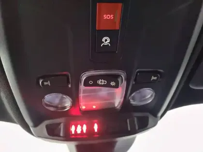 Photo 22 Peugeot 2008  Electrique 54 kWh 156 ch