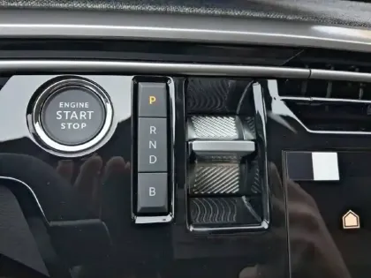 Photo 13 Peugeot 5008  Plug-in Hybrid 225 ch e-DCS7