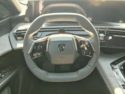 Photo 8 Peugeot 5008  Plug-in Hybrid 225 ch e-DCS7