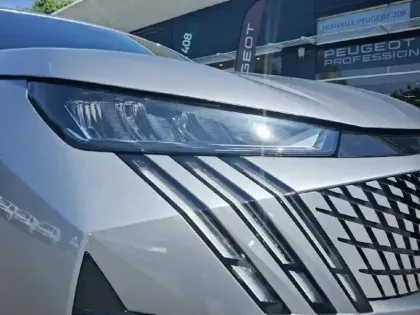Photo 15 Peugeot 5008  Plug-in Hybrid 225 ch e-DCS7