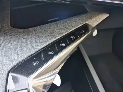 Photo 18 Peugeot 5008  Plug-in Hybrid 225 ch e-DCS7