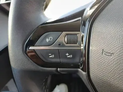 Photo 14 Peugeot 208  Electrique 50 kWh 136ch