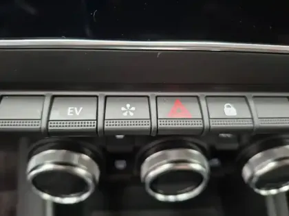 Photo 47 Renault Captur  E-Tech Plug-in 160