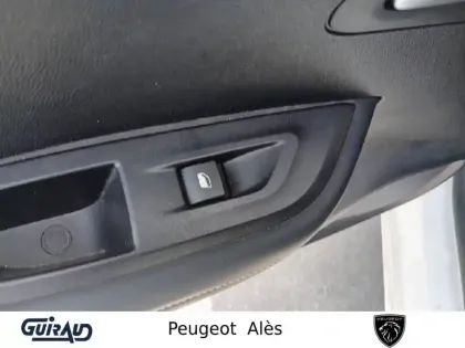 Photo 13 Peugeot 2008  PureTech 130 S&S BVM6